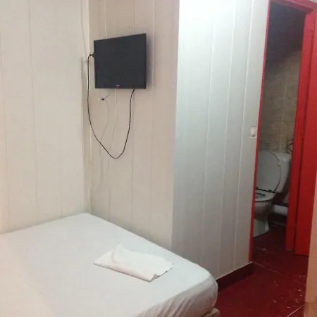 Hotel Cyrano Voltaire Paryż