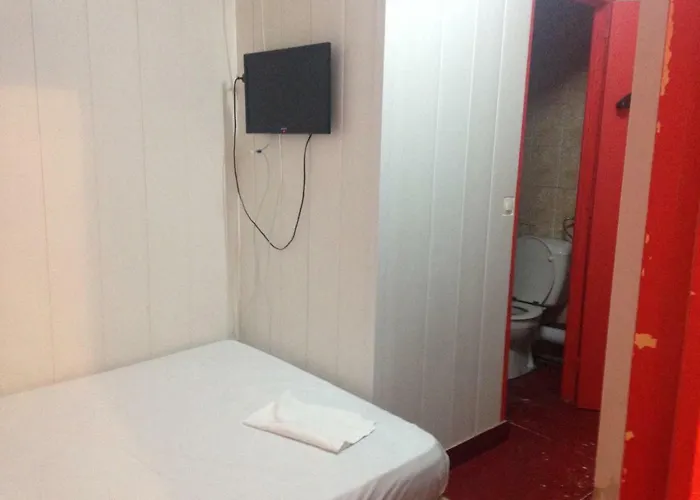 Hotel Cyrano Voltaire Paris